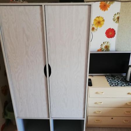 Nakvyne Apgyvendinimo Paslaugos Daivos Nakvynes Namai Hostel Birzai ห้อง รูปภาพ