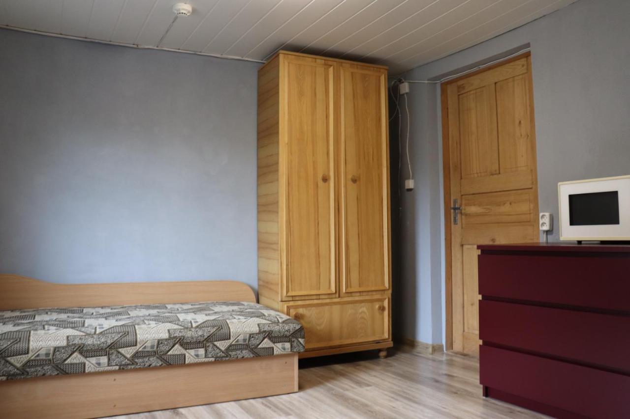Nakvyne Apgyvendinimo Paslaugos Daivos Nakvynes Namai Hostel Birzai ภายนอก รูปภาพ