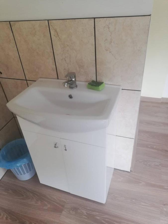 Nakvyne Apgyvendinimo Paslaugos Daivos Nakvynes Namai Hostel Birzai ภายนอก รูปภาพ